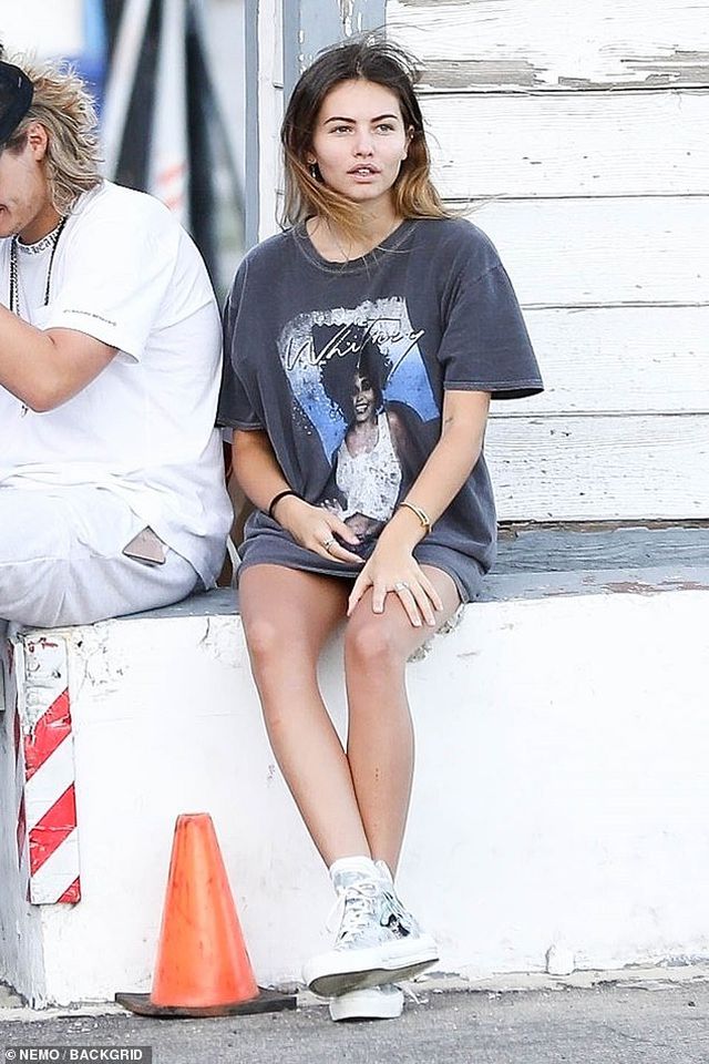 Cô bé đẹp nhất thế giới Thylane Blondeau tình tứ hôn bạn trai - Ảnh 1. Cô bé đẹp nhất thế giới Thylane Blondeau tình tứ hôn bạn trai - Ảnh 1.