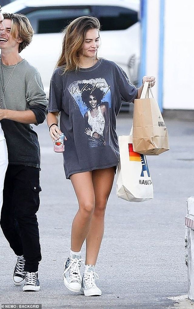 Cô bé đẹp nhất thế giới Thylane Blondeau tình tứ hôn bạn trai - Ảnh 3. Cô bé đẹp nhất thế giới Thylane Blondeau tình tứ hôn bạn trai - Ảnh 3.