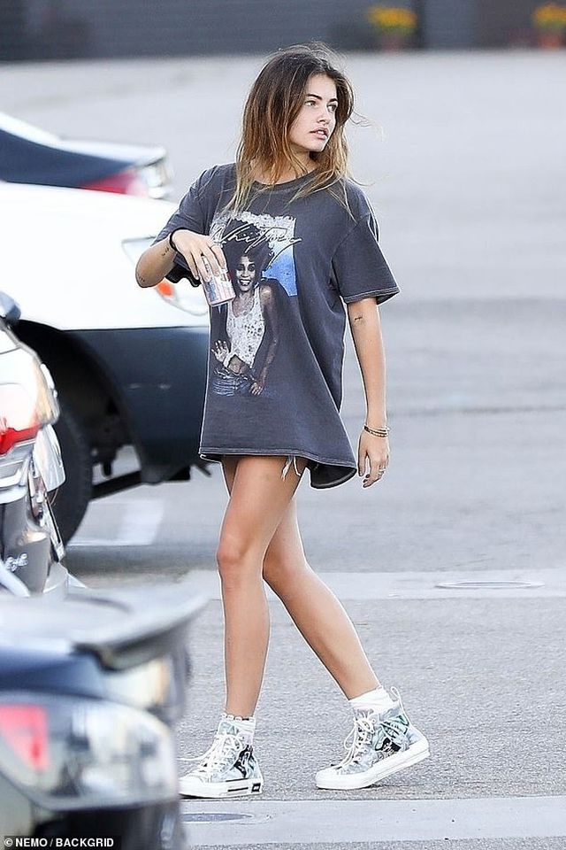 Cô bé đẹp nhất thế giới Thylane Blondeau tình tứ hôn bạn trai - Ảnh 5. Cô bé đẹp nhất thế giới Thylane Blondeau tình tứ hôn bạn trai - Ảnh 5.