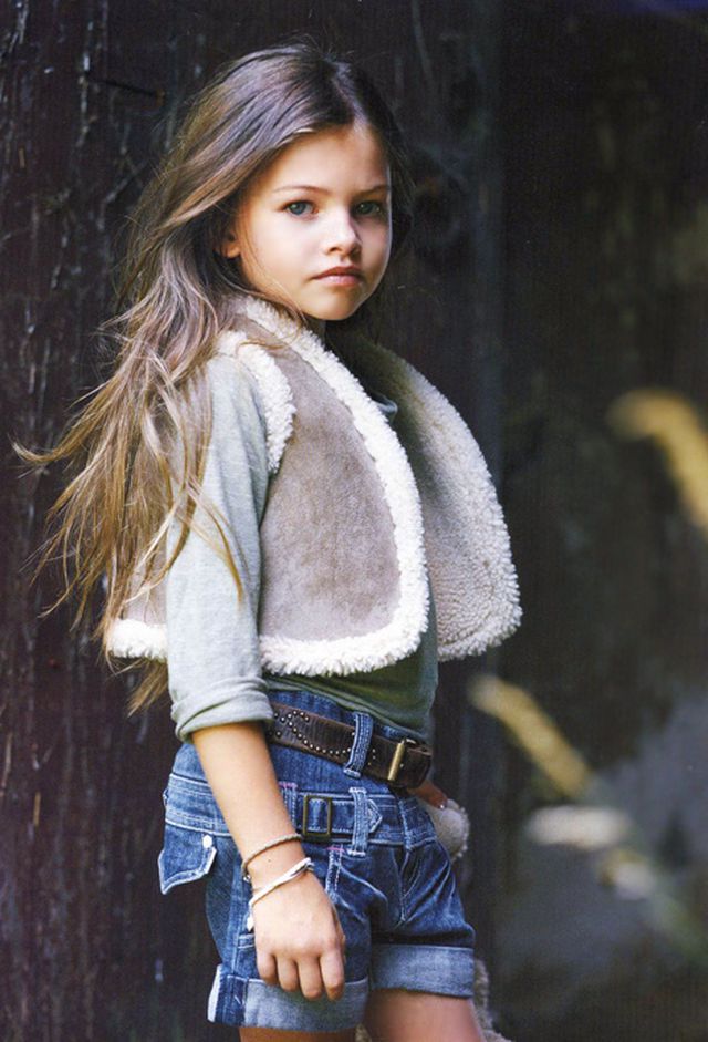 Cô bé đẹp nhất thế giới Thylane Blondeau tình tứ hôn bạn trai - Ảnh 6. Cô bé đẹp nhất thế giới Thylane Blondeau tình tứ hôn bạn trai - Ảnh 6.