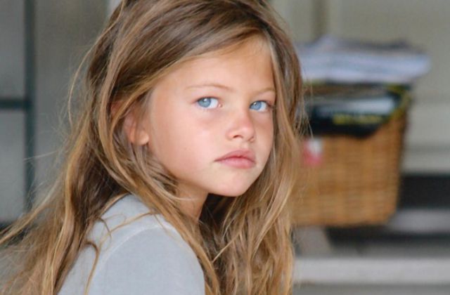 Cô bé đẹp nhất thế giới Thylane Blondeau tình tứ hôn bạn trai - Ảnh 8. Cô bé đẹp nhất thế giới Thylane Blondeau tình tứ hôn bạn trai - Ảnh 8.