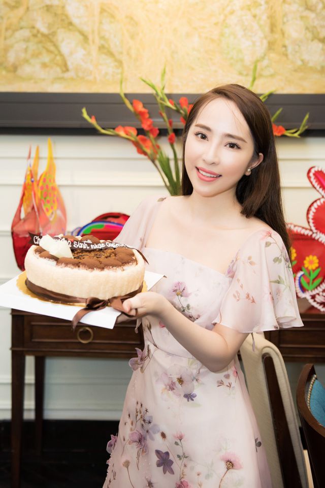 “Nhã tiểu tam” nhắc bản thân “ngã ở đâu đứng dậy ở đó” trong ngày sinh nhật - Ảnh 1. “Nhã tiểu tam” nhắc bản thân “ngã ở đâu đứng dậy ở đó” trong ngày sinh nhật - Ảnh 1.