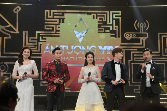 NSND Trung Anh bối rối, Bảo Thanh bật khóc khi nhận giải Diễn viên ấn tượng - Ảnh 14. NSND Trung Anh bối rối, Bảo Thanh bật khóc khi nhận giải Diễn viên ấn tượng - Ảnh 14.