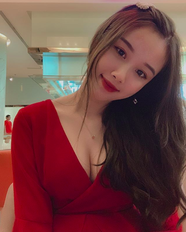 Vóc dáng hình chữ S gợi cảm của bạn gái tiền đạo Văn Toàn - Ảnh 3.
