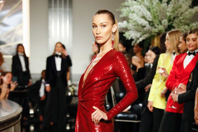Bella Hadid khoe eo thon gợi cảm - Ảnh 8. Bella Hadid khoe eo thon gợi cảm - Ảnh 8.