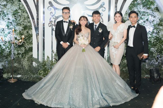 Vợ chồng Khánh Thi tình tứ dự đám cưới con gái đại gia Minh Nhựa - Ảnh 1. Vợ chồng Khánh Thi tình tứ dự đám cưới con gái đại gia Minh Nhựa - Ảnh 1.