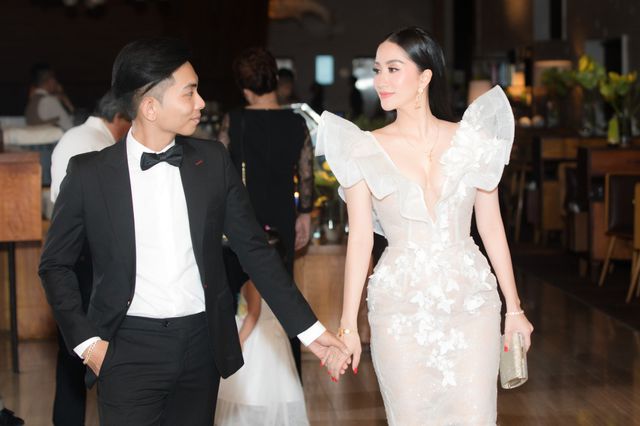 Vợ chồng Khánh Thi tình tứ dự đám cưới con gái đại gia Minh Nhựa - Ảnh 2. Vợ chồng Khánh Thi tình tứ dự đám cưới con gái đại gia Minh Nhựa - Ảnh 2.