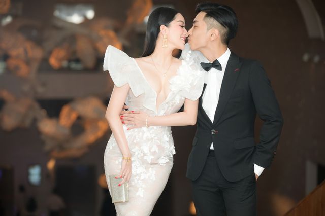 Vợ chồng Khánh Thi tình tứ dự đám cưới con gái đại gia Minh Nhựa - Ảnh 3. Vợ chồng Khánh Thi tình tứ dự đám cưới con gái đại gia Minh Nhựa - Ảnh 3.