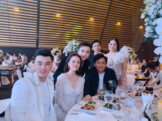 Vợ chồng Khánh Thi tình tứ dự đám cưới con gái đại gia Minh Nhựa - Ảnh 8. Vợ chồng Khánh Thi tình tứ dự đám cưới con gái đại gia Minh Nhựa - Ảnh 8.