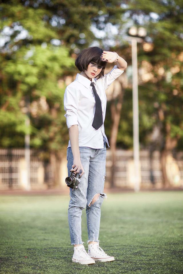 Mang phong cách tomboy, nữ sinh 17 tuổi vẫn đẹp tựa búp bê - Ảnh 5. Mang phong cách tomboy, nữ sinh 17 tuổi vẫn đẹp tựa búp bê - Ảnh 5.