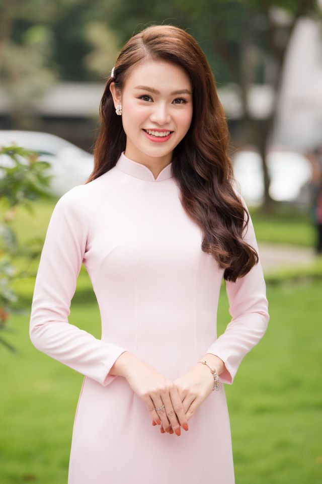 “Cô gái vàng” của làng Hoa hậu Việt Nam tốt nghiệp ĐH Ngoại thương loại xuất sắc - Ảnh 1.