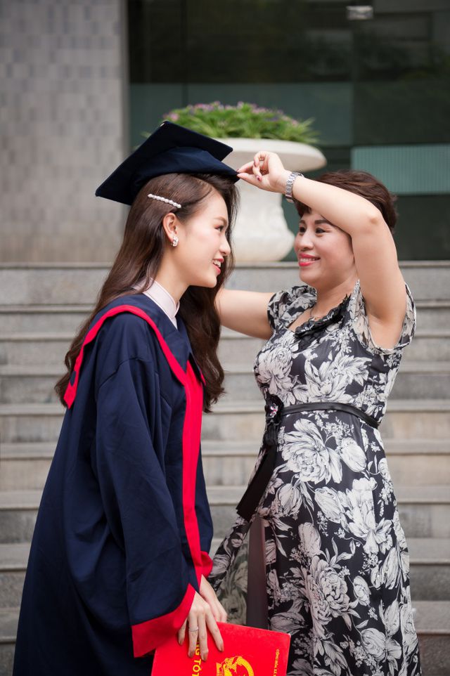 “Cô gái vàng” của làng Hoa hậu Việt Nam tốt nghiệp ĐH Ngoại thương loại xuất sắc - Ảnh 8.