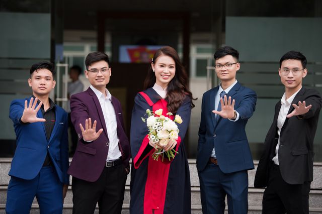 “Cô gái vàng” của làng Hoa hậu Việt Nam tốt nghiệp ĐH Ngoại thương loại xuất sắc - Ảnh 10.