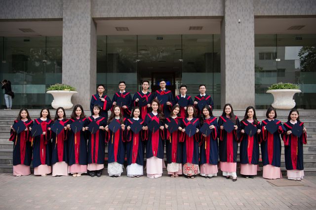 “Cô gái vàng” của làng Hoa hậu Việt Nam tốt nghiệp ĐH Ngoại thương loại xuất sắc - Ảnh 13.