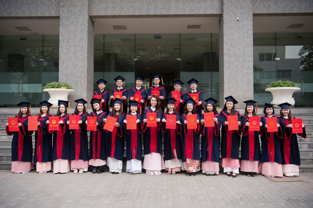 “Cô gái vàng” của làng Hoa hậu Việt Nam tốt nghiệp ĐH Ngoại thương loại xuất sắc - Ảnh 15.