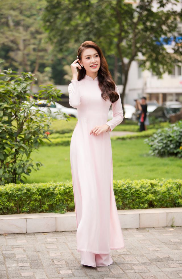 “Cô gái vàng” của làng Hoa hậu Việt Nam tốt nghiệp ĐH Ngoại thương loại xuất sắc - Ảnh 17.
