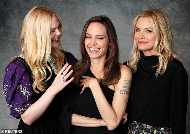 Angelina Jolie xinh đẹp tái xuất để quảng bá phim mới - Ảnh 6. Angelina Jolie xinh đẹp tái xuất để quảng bá phim mới - Ảnh 6.