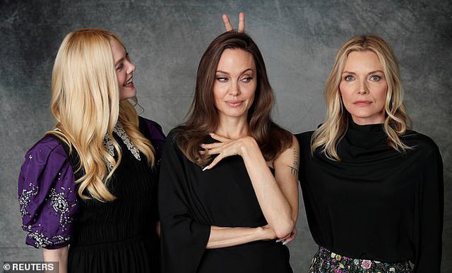 Angelina Jolie xinh đẹp tái xuất để quảng bá phim mới - Ảnh 7. Angelina Jolie xinh đẹp tái xuất để quảng bá phim mới - Ảnh 7.