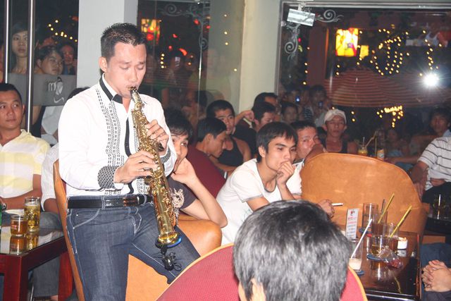 Hồ Ngọc Hà, Hồng Nhung thương tiếc sự ra đi của saxophone Xuân Hiếu - Ảnh 3. Hồ Ngọc Hà, Hồng Nhung thương tiếc sự ra đi của saxophone Xuân Hiếu - Ảnh 3.