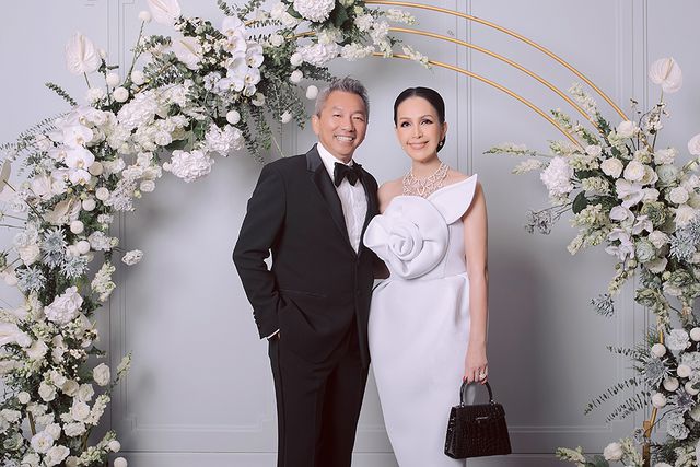 Diễm My 7X và ông xã ngọt ngào kỷ niệm 25 năm ngày cưới - Ảnh 4.