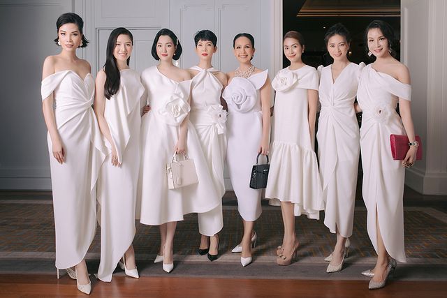 Diễm My 7X và ông xã ngọt ngào kỷ niệm 25 năm ngày cưới - Ảnh 9.