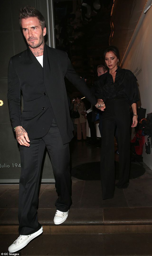 Victoria Beckham thanh lịch bên chồng điển trai - Ảnh 3. Victoria Beckham thanh lịch bên chồng điển trai - Ảnh 3.