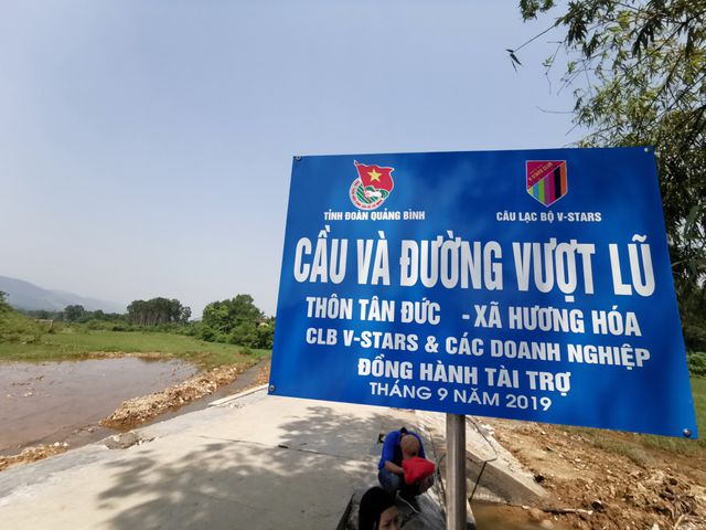 Dàn sao quyên góp xây cầu vượt lũ Quảng Bình - Ảnh 2. Dàn sao quyên góp xây cầu vượt lũ Quảng Bình - Ảnh 2.