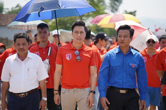 Dàn sao quyên góp xây cầu vượt lũ Quảng Bình - Ảnh 6. Dàn sao quyên góp xây cầu vượt lũ Quảng Bình - Ảnh 6.