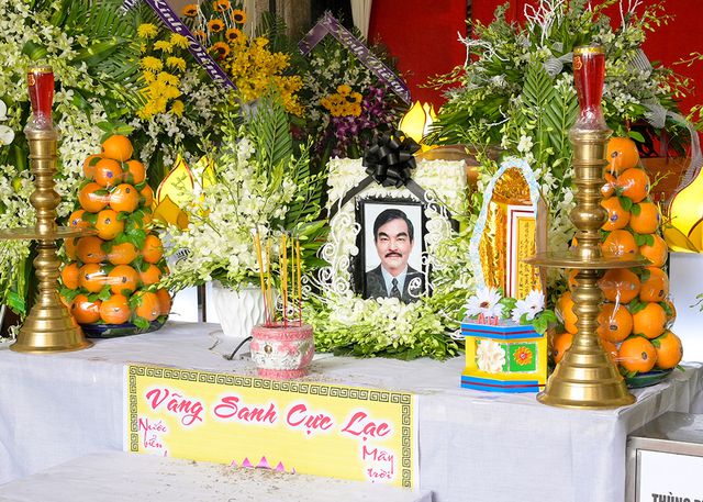 NSND Trung Anh bay từ Hà Nội vào TPHCM viếng NSND Thế Anh - Ảnh 2.