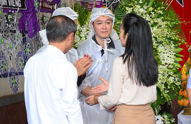 NSND Trung Anh bay từ Hà Nội vào TPHCM viếng NSND Thế Anh - Ảnh 9.