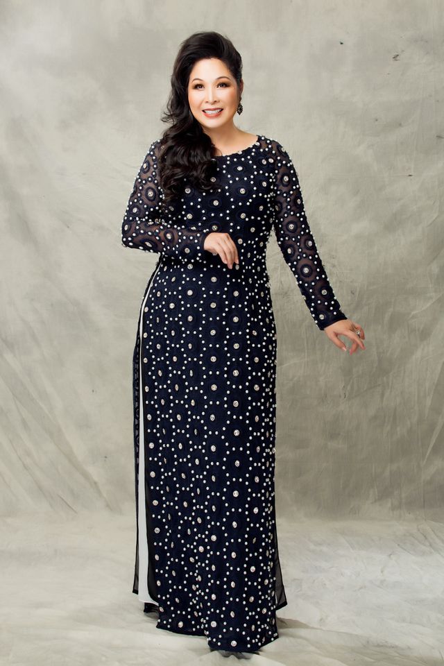 Con nuôi xót cảnh NSND Hồng Vân ngày ngủ 2 tiếng để cố duy trì sân khấu - Ảnh 14. Con nuôi xót cảnh NSND Hồng Vân ngày ngủ 2 tiếng để cố duy trì sân khấu - Ảnh 14.