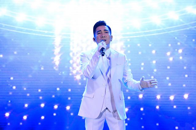 Sau vụ cháy sân khấu, Quang Hà tình tứ bên các nữ ca sỹ - Ảnh 6. Sau vụ cháy sân khấu, Quang Hà tình tứ bên các nữ ca sỹ - Ảnh 6.