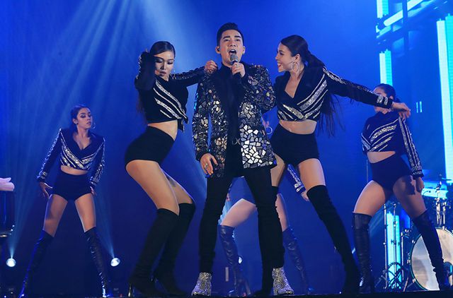 Sau vụ cháy sân khấu, Quang Hà tình tứ bên các nữ ca sỹ - Ảnh 12. Sau vụ cháy sân khấu, Quang Hà tình tứ bên các nữ ca sỹ - Ảnh 12.