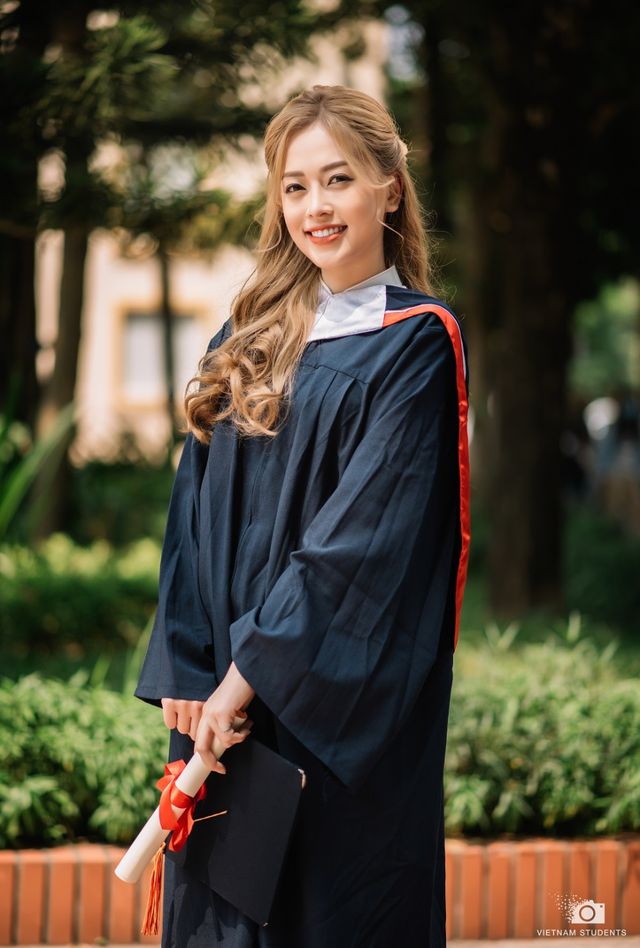 Á hậu Bùi Phương Nga đẹp dịu dàng trong bộ ảnh chia tay thời sinh viên - Ảnh 10.