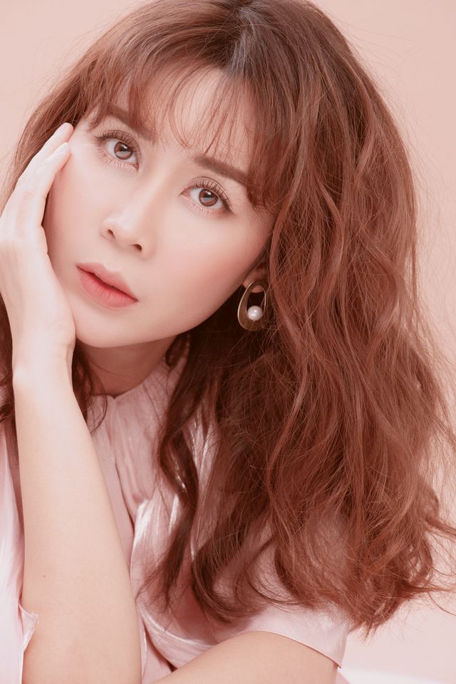 Hậu công khai phẫu thuật thẩm mĩ, Lưu Hương Giang gây xôn xao với nhan sắc quyến rũ - Ảnh 4. Hậu công khai phẫu thuật thẩm mĩ, Lưu Hương Giang gây xôn xao với nhan sắc quyến rũ - Ảnh 4.