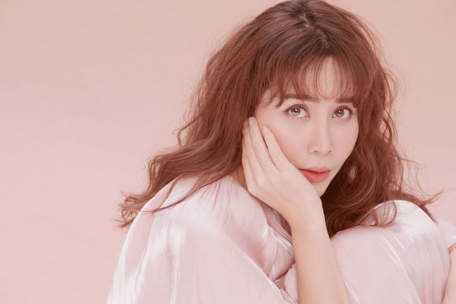 Hậu công khai phẫu thuật thẩm mĩ, Lưu Hương Giang gây xôn xao với nhan sắc quyến rũ - Ảnh 8. Hậu công khai phẫu thuật thẩm mĩ, Lưu Hương Giang gây xôn xao với nhan sắc quyến rũ - Ảnh 8.