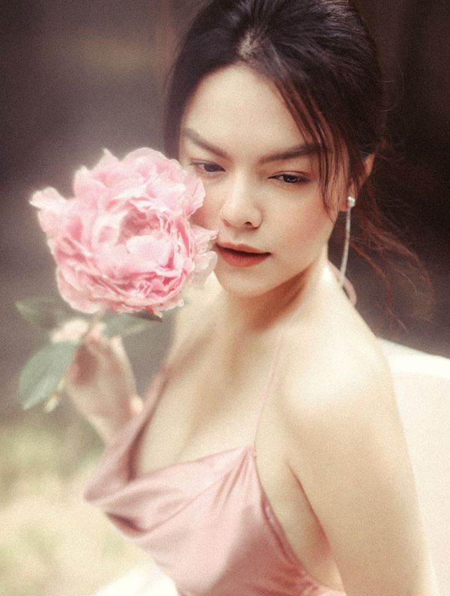 Hậu ly hôn, Phạm Quỳnh Anh ngày càng gợi cảm - Ảnh 2. Hậu ly hôn, Phạm Quỳnh Anh ngày càng gợi cảm - Ảnh 2.