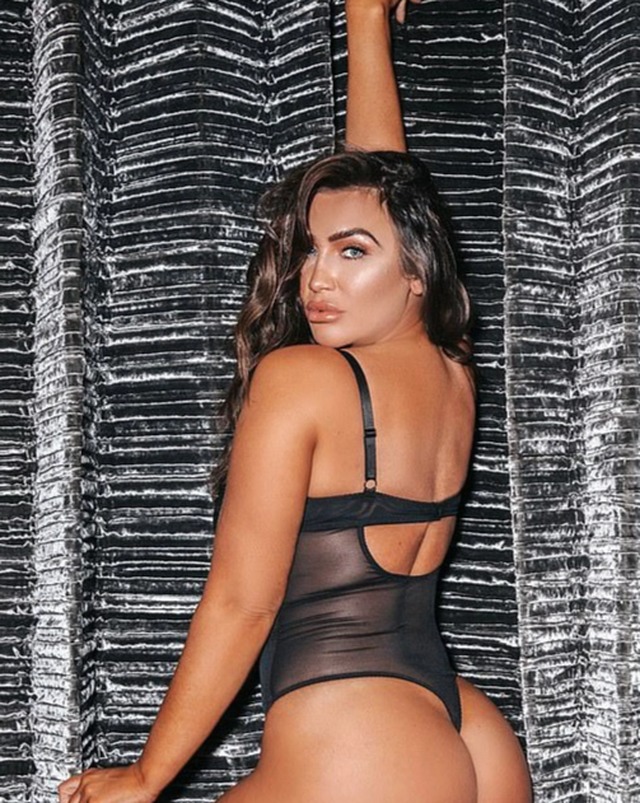 Lauren Goodger bốc lửa với nội y - Ảnh 2. Lauren Goodger bốc lửa với nội y - Ảnh 2.