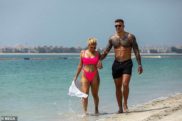 Olivia Buckland và chồng khoe dáng chắc khỏe cùng loạt hình xăm khủng - Ảnh 4.