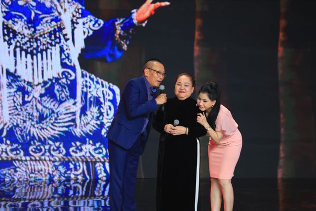NSND Ngọc Giàu: “Tôi phải giấu chuyện chạy show vì sợ người ta cười” - Ảnh 9. NSND Ngọc Giàu: “Tôi phải giấu chuyện chạy show vì sợ người ta cười” - Ảnh 9.