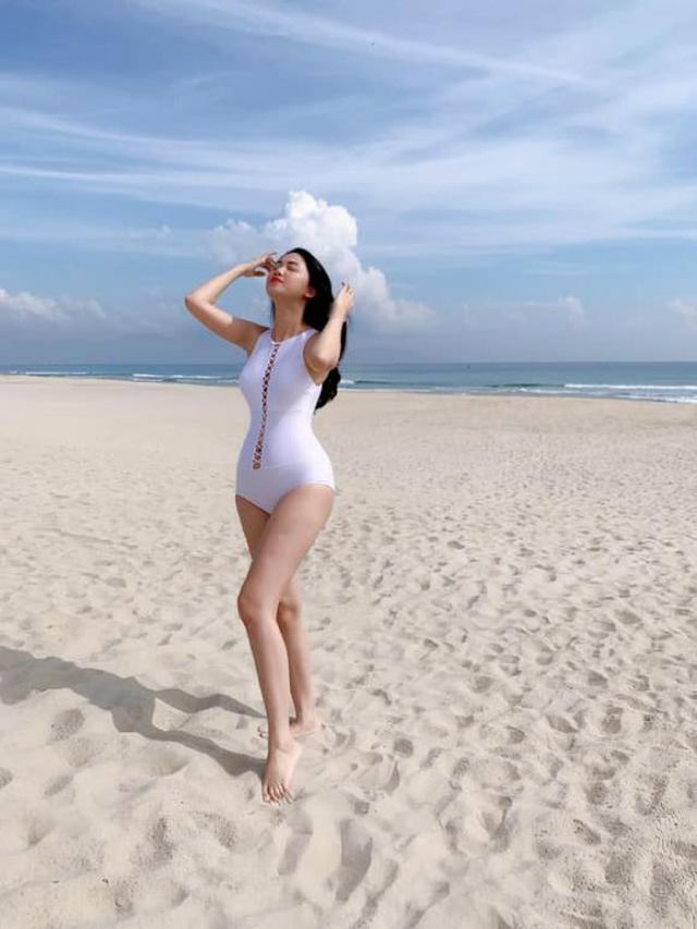 Á hậu Thanh Tú diện áo tắm khoe vóc dáng nuột nà sau khi sinh con - Ảnh 1. Á hậu Thanh Tú diện áo tắm khoe vóc dáng nuột nà sau khi sinh con - Ảnh 1.
