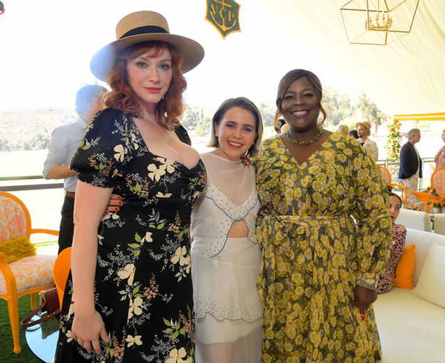 Christina Hendricks diện váy gợi cảm khoe ngực khủng - Ảnh 5. Christina Hendricks diện váy gợi cảm khoe ngực khủng - Ảnh 5.