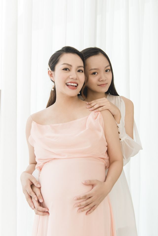 Ca sĩ Ngọc Anh làm điều bất ngờ vào đúng ngày đầy tháng con gái - Ảnh 2.