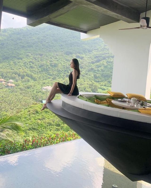 “Gái hai con” Phạm Ngọc Thạch diện bikini khoe vóc dáng gợi cảm trên biển - Ảnh 3. “Gái hai con” Phạm Ngọc Thạch diện bikini khoe vóc dáng gợi cảm trên biển - Ảnh 3.