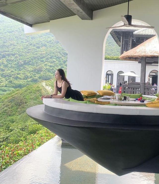 “Gái hai con” Phạm Ngọc Thạch diện bikini khoe vóc dáng gợi cảm trên biển - Ảnh 4. “Gái hai con” Phạm Ngọc Thạch diện bikini khoe vóc dáng gợi cảm trên biển - Ảnh 4.