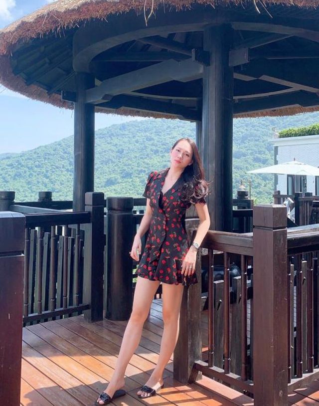“Gái hai con” Phạm Ngọc Thạch diện bikini khoe vóc dáng gợi cảm trên biển - Ảnh 6. “Gái hai con” Phạm Ngọc Thạch diện bikini khoe vóc dáng gợi cảm trên biển - Ảnh 6.