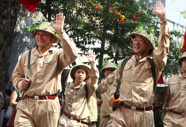 Hoạt cảnh chân thực về cuộc chiến đấu 60 ngày đêm trên đường phố Hà Nội - Ảnh 9. Hoạt cảnh chân thực về cuộc chiến đấu 60 ngày đêm trên đường phố Hà Nội - Ảnh 9.