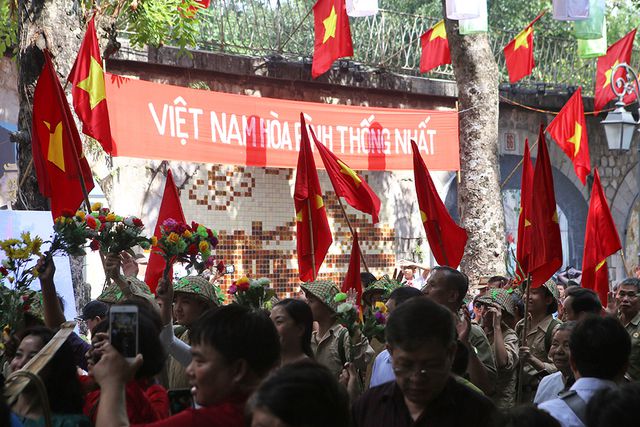 Hoạt cảnh chân thực về cuộc chiến đấu 60 ngày đêm trên đường phố Hà Nội - Ảnh 13. Hoạt cảnh chân thực về cuộc chiến đấu 60 ngày đêm trên đường phố Hà Nội - Ảnh 13.