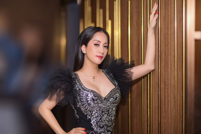 Khánh Thi luôn muốn là “số 1” trong mắt “chồng trẻ” Phan Hiển - Ảnh 15. Khánh Thi luôn muốn là “số 1” trong mắt “chồng trẻ” Phan Hiển - Ảnh 15.