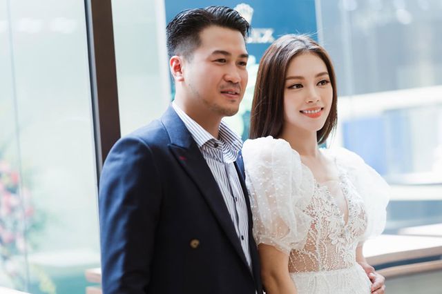 Hot girl Linh Rin ra mắt cha mẹ thiếu gia Phillip Nguyễn, chuyện vui đã rất gần? - Ảnh 2. Hot girl Linh Rin ra mắt cha mẹ thiếu gia Phillip Nguyễn, chuyện vui đã rất gần? - Ảnh 2.